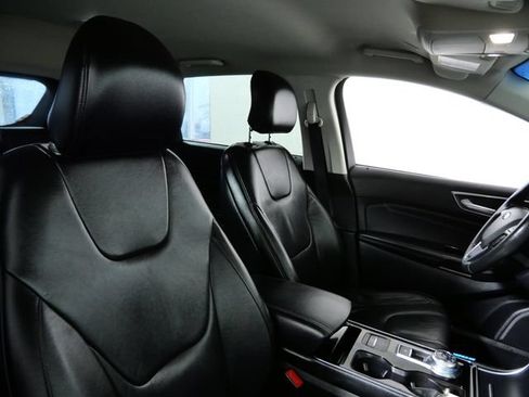 Certified 2019 Ford Edge Titanium w/ Cold Weather Package AWD/4WD image 9