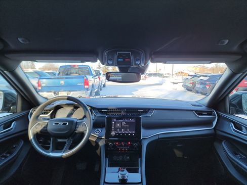 Used 2024 Jeep Grand Cherokee L Laredo image 26