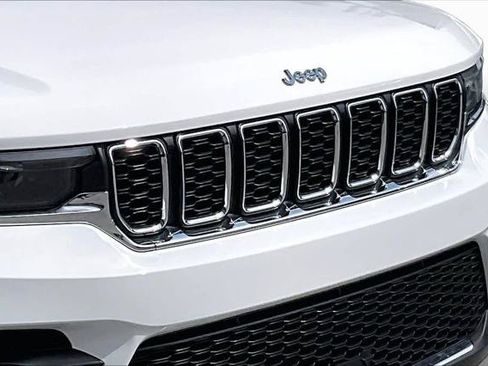 Certified 2023 Jeep Grand Cherokee Laredo AWD/4WD image 25