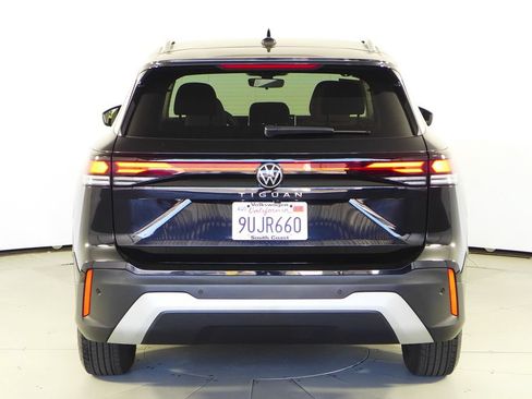 Used 2025 Volkswagen Tiguan S FWD image 8