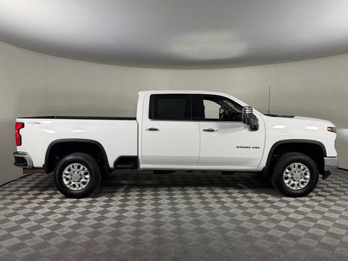 Used 2025 Chevrolet Silverado 2500 LTZ AWD/4WD image 4