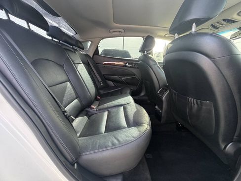 Used 2017 Kia Cadenza Premium w/ Luxury Package FWD image 24