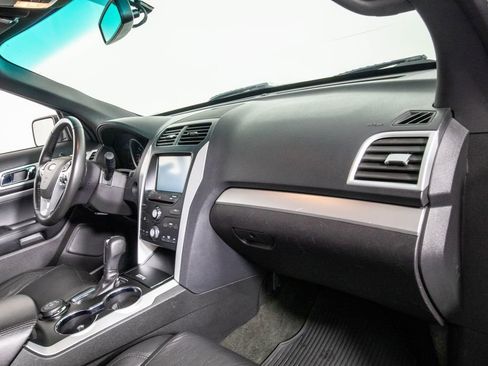 Used 2015 Ford Explorer XLT w/ Equipment Group 202A AWD/4WD image 20