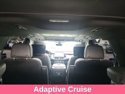 Used 2021 Chevrolet Suburban Premier w/ Premium Package AWD/4WD image 12