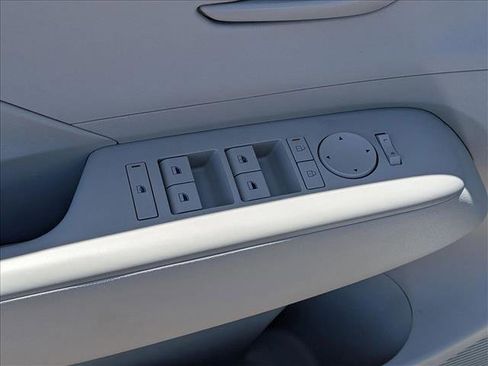 Used 2025 Hyundai Kona SEL FWD image 11