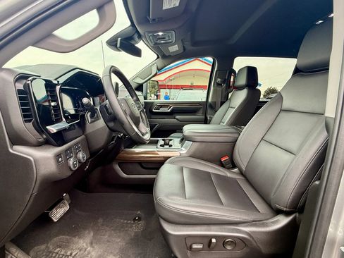 Used 2025 Chevrolet Silverado 2500 LT w/ Trail Boss Package AWD/4WD image 9