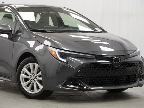 Used 2024 Toyota Corolla SE image 3