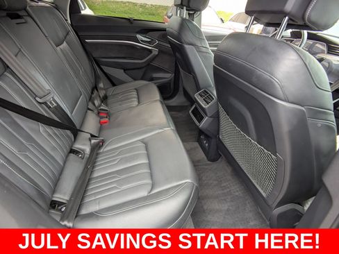 Used 2019 Audi e-tron Prestige w/ Prestige Package AWD/4WD image 18