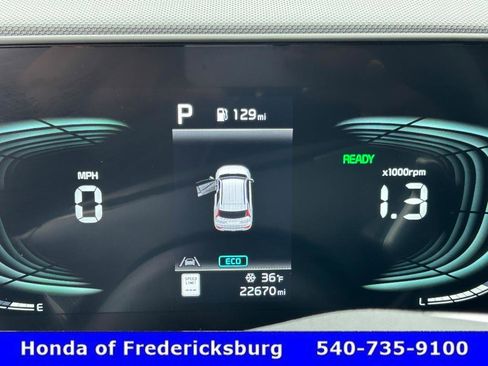 Used 2023 Kia Niro SX Touring image 33