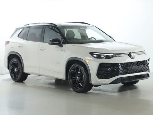 Used 2026 Volkswagen Tiguan SE R-Line FWD image 9