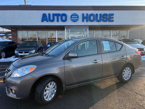 Used 2012 Nissan Versa SV image 7