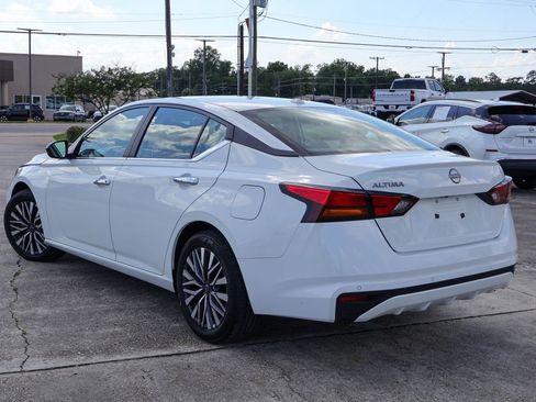 Used 2025 Nissan Altima 2.5 SV FWD image 2
