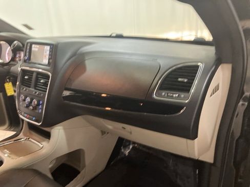 Used 2019 Dodge Grand Caravan SXT image 24