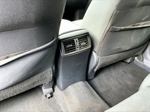 Used 2018 Nissan Rogue SV image 29