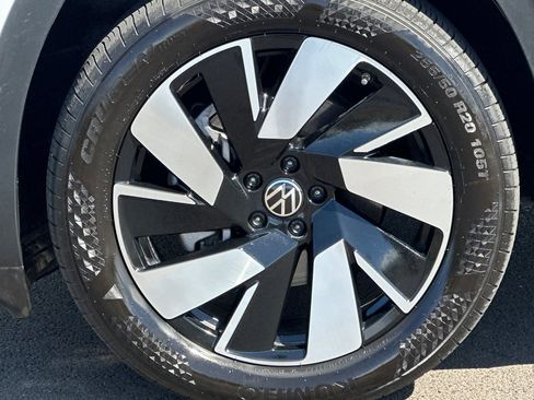 Used 2025 Volkswagen Atlas Cross Sport SE AWD/4WD image 31