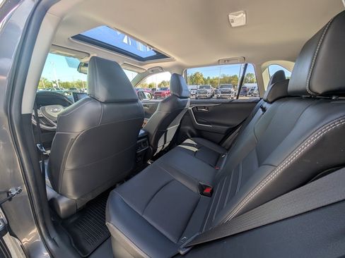 Used 2019 Toyota RAV4 Limited image 17