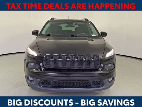 Used 2018 Jeep Cherokee Latitude w/ Altitude Package image 3