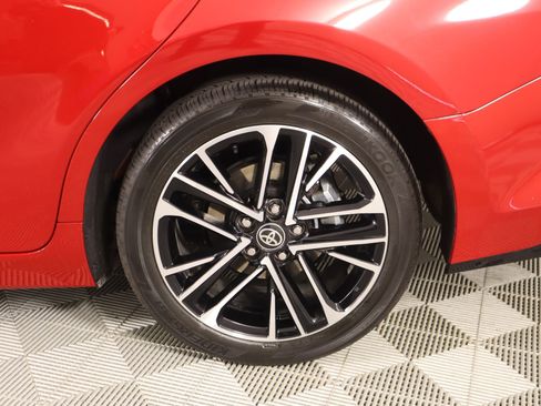 Used 2025 Toyota Camry XLE image 18