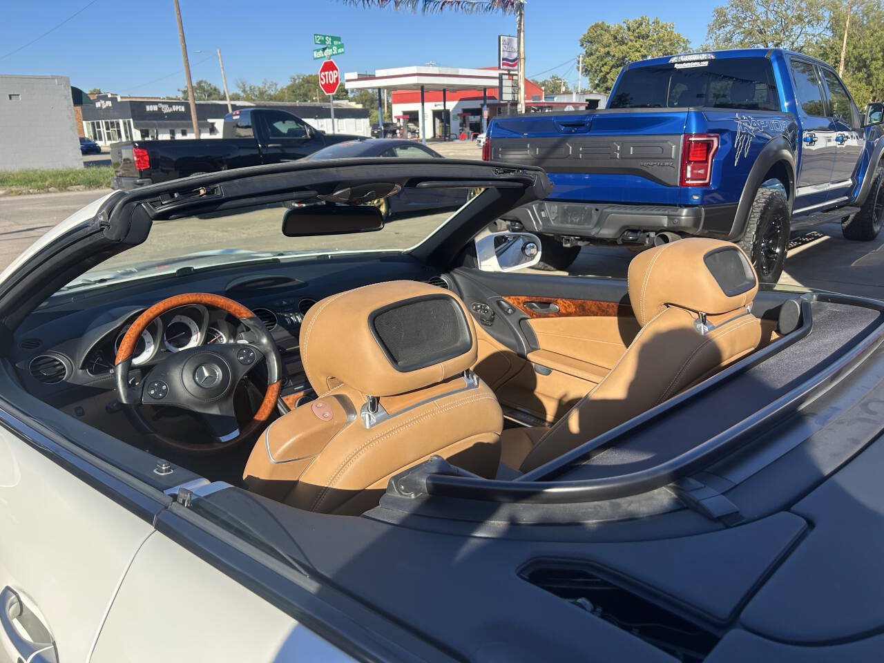 Used 2011 Mercedes-Benz SL 550 image 18
