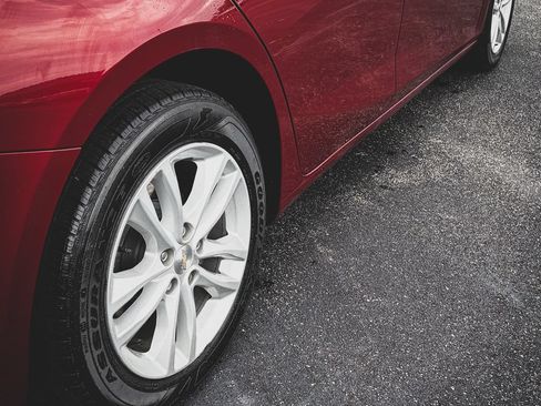 Used 2018 Chevrolet Malibu LT FWD image 24
