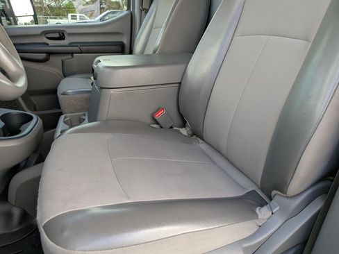 Used 2020 Nissan NV 2500 SV image 22