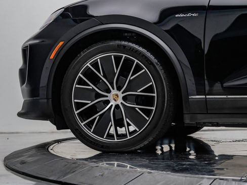 Used 2025 Porsche Macan 4 Electric AWD/4WD image 96