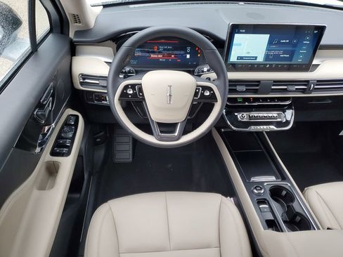 New 2026 Lincoln Corsair Premiere FWD image 16
