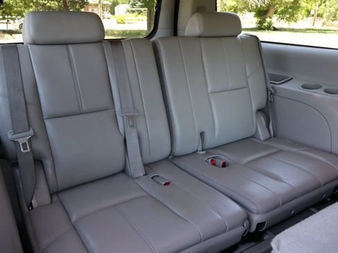 Used 2008 Chevrolet Suburban LT w/ LT Preferred Equipment Group AWD/4WD image 22