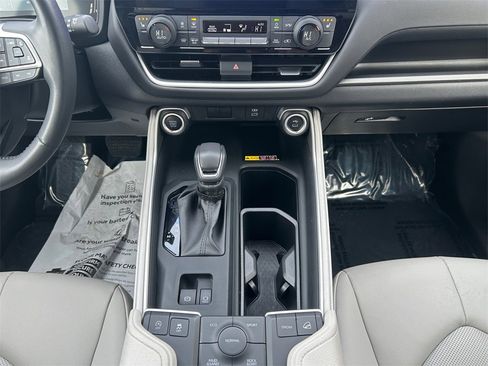 Used 2024 Toyota Grand Highlander XLE image 11