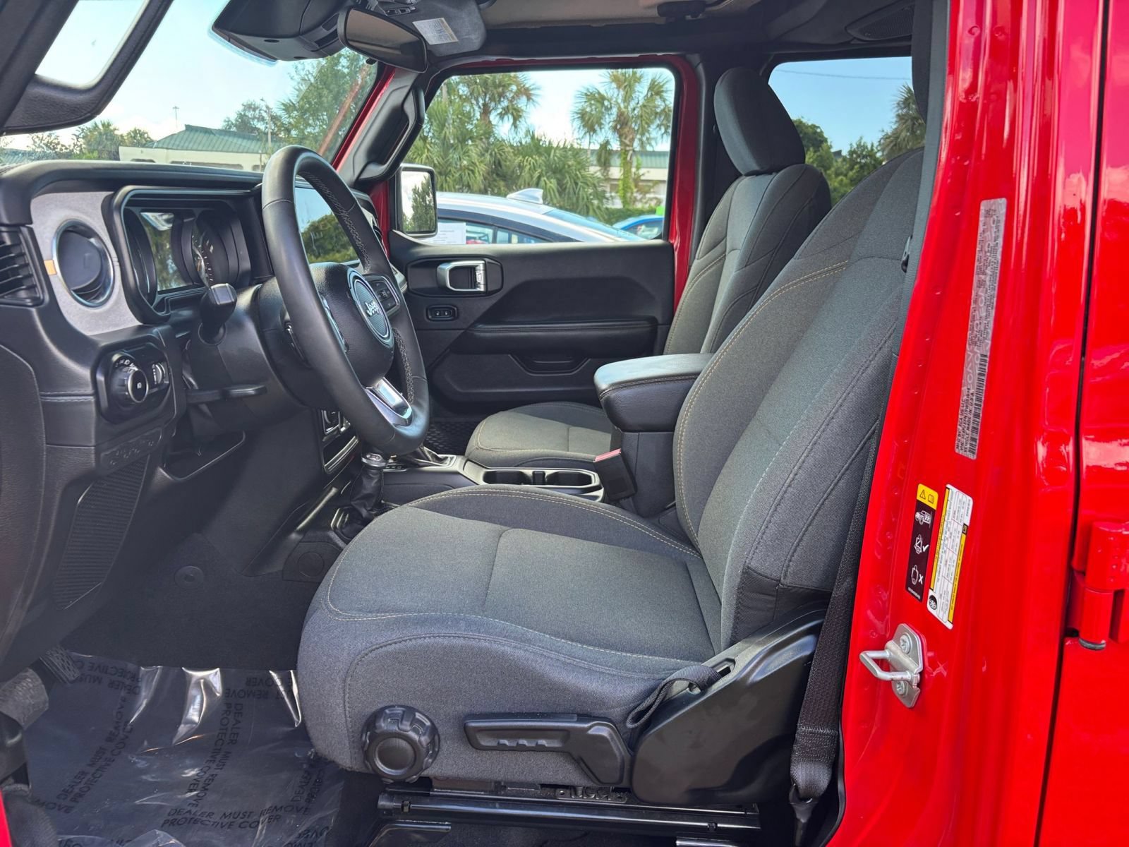 Used 2025 Jeep Wrangler Unlimited Sahara AWD/4WD image 28