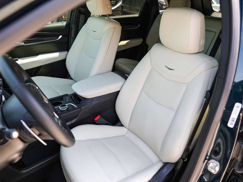 Used 2025 Cadillac XT5 Sportv w/ LPO, Floor Liner Package AWD/4WD image 7
