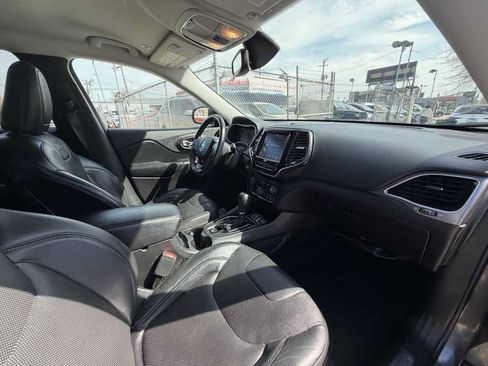 Used 2019 Jeep Cherokee Limited image 21