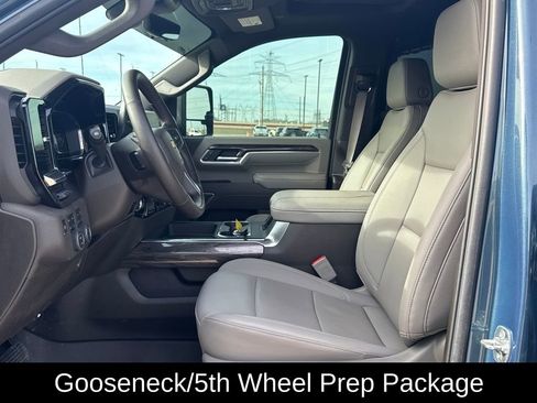 Used 2025 Chevrolet Silverado 2500 LTZ w/ LTZ Convenience Package image 10