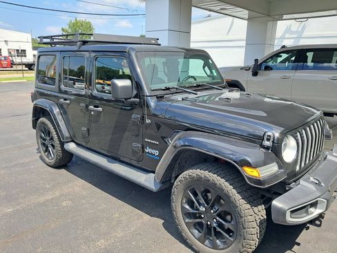 Used 2021 Jeep Wrangler Unlimited Sahara w/ Cold Weather Group AWD/4WD image 6
