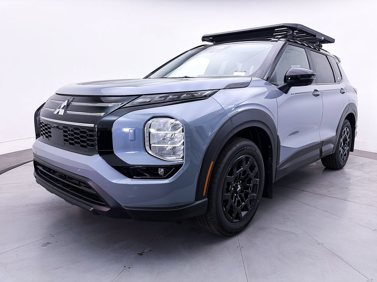 Used 2026 Mitsubishi Outlander AWD image 3