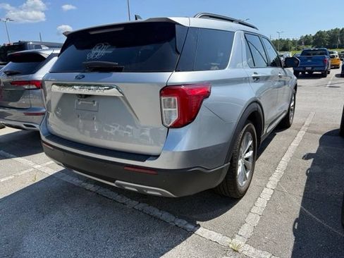 Used 2022 Ford Explorer XLT w/ Equipment Group 202A RWD image 3
