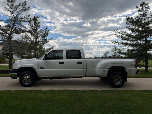 Used 2007 Chevrolet Silverado 3500 LT w/ Heavy-Duty Power Package AWD/4WD image 6