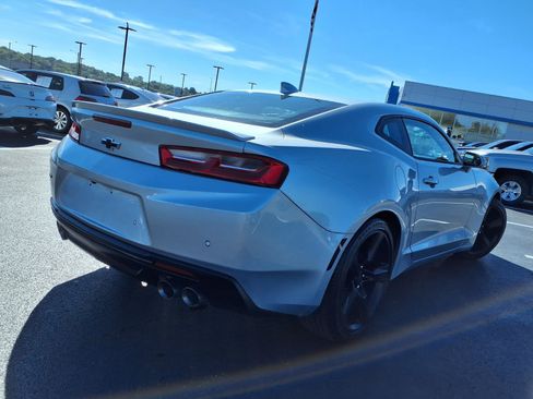 Used 2018 Chevrolet Camaro LT RWD image 31