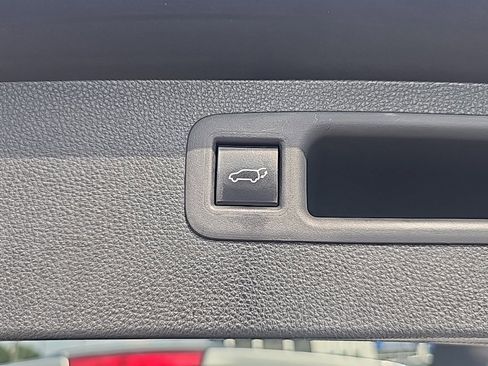 Used 2022 Toyota Highlander XLE image 8