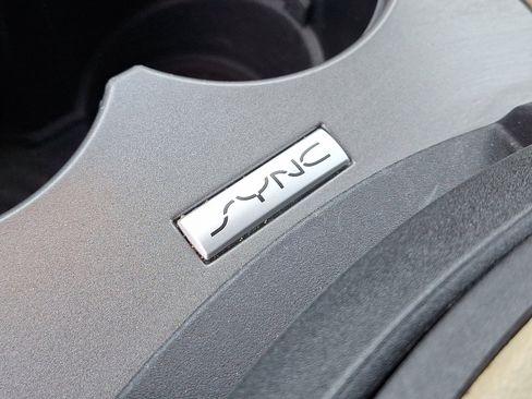 Used 2017 Ford Taurus SE image 25