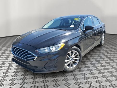 Used 2020 Ford Fusion SE image 2