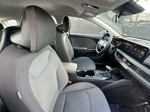 Certified 2025 Kia K4 FWD image 28