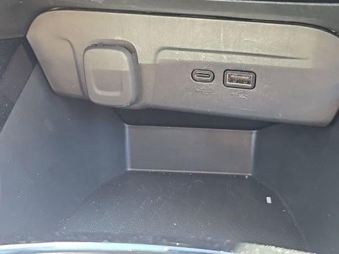 Used 2025 Chevrolet Trax LT w/ LT Convenience Package FWD image 32