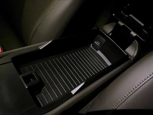 Used 2025 Porsche 718 Cayman w/ Premium Package image 29