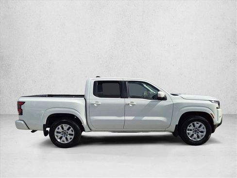 Used 2022 Nissan Frontier SV RWD image 4