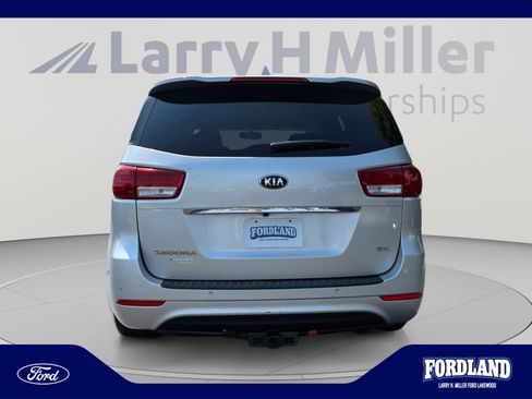 Used 2017 Kia Sedona SX FWD image 4