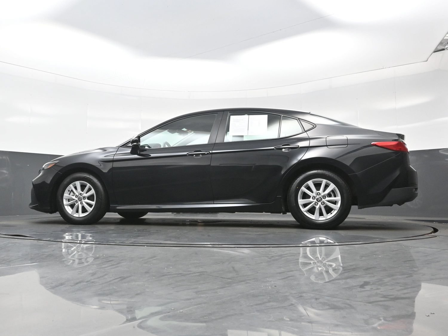 Used 2025 Toyota Camry LE FWD image 29