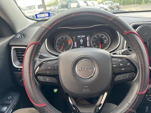 Used 2020 Jeep Cherokee Latitude Plus FWD image 32