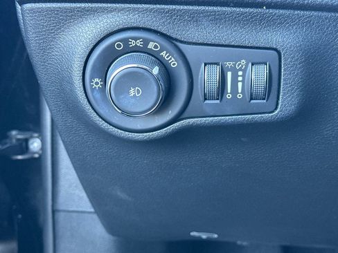 Used 2018 Jeep Compass Limited w/ Navigation Group image 34