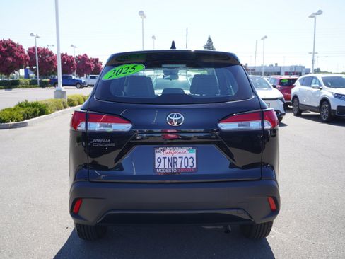 Used 2025 Toyota Corolla Cross L FWD image 10